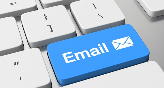 IMAGE OF A COMPUTER KEY BOARD WITH EMAIL AND AN ENVELOPE INSTEAD OF THE RETURN BUTTON